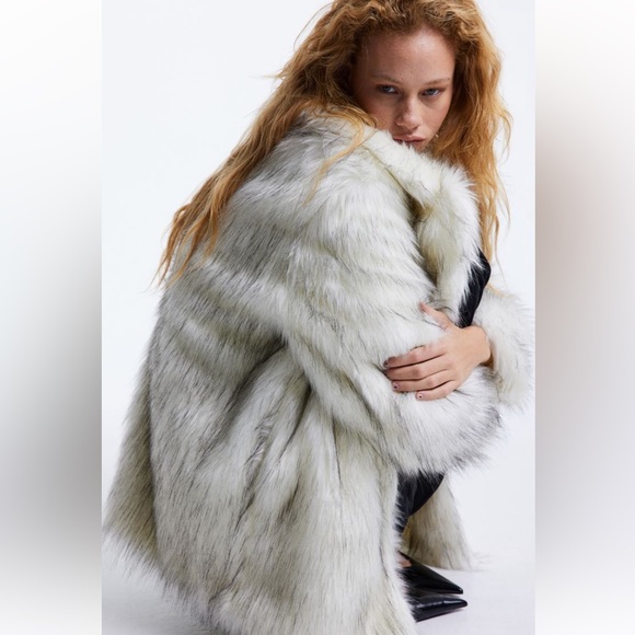 SOLD OUT WHITE GREY FAUX FUR COAT NWT 🩶 - Picture 5 of 9